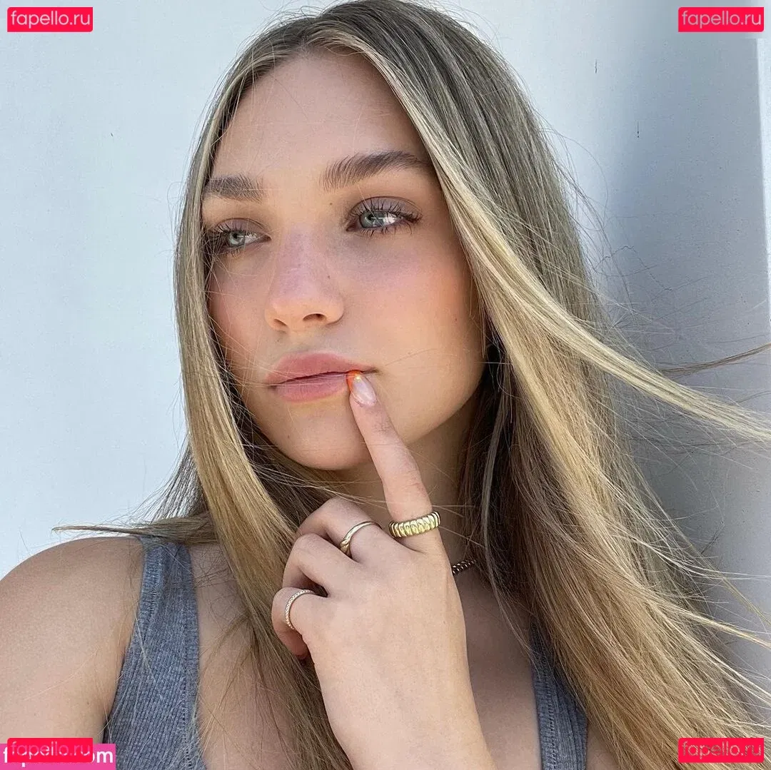 Maddie Ziegler Onlyfans Photo Gallery 