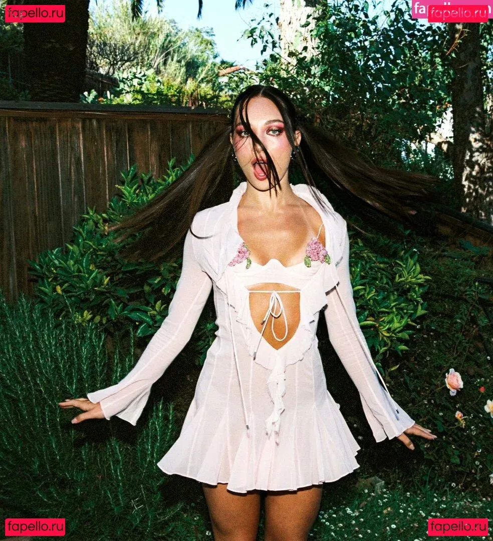 Maddie Ziegler Onlyfans Photo Gallery 