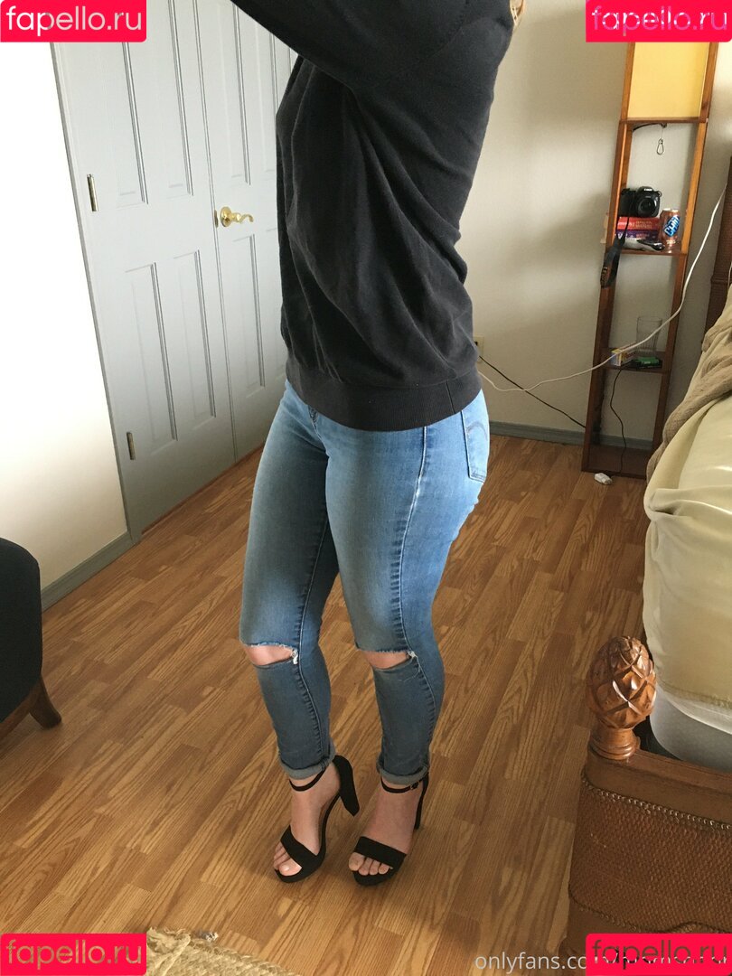 momsdoor Onlyfans Photo Gallery 