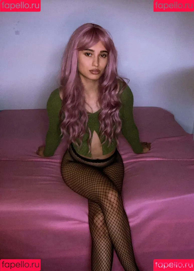 Li-lana Onlyfans Photo Gallery 
