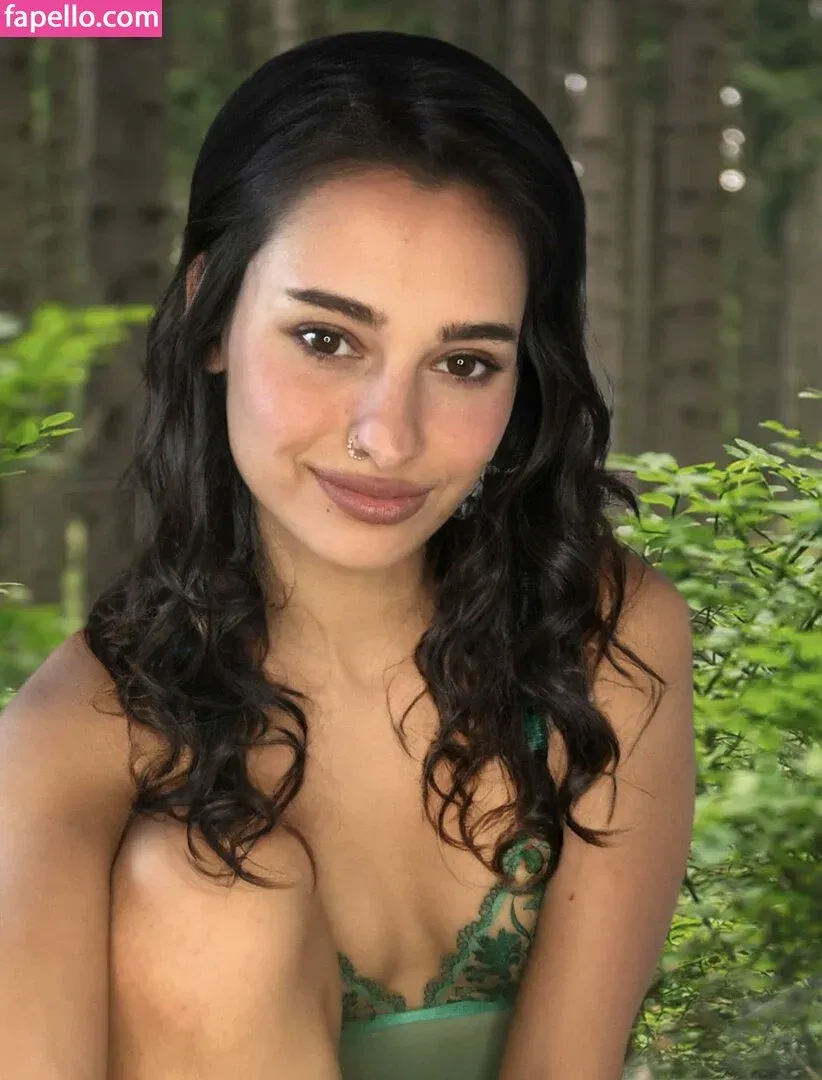 Li-lana Onlyfans Photo Gallery 