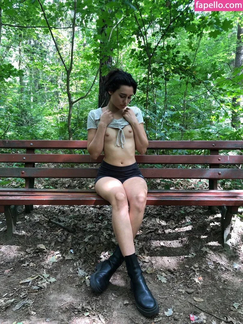 Li-lana Onlyfans Photo Gallery 