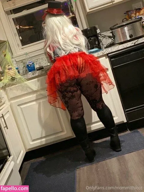 mommithiccc Onlyfans Photo Gallery 