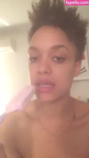 Britne Oldford Onlyfans Photo Gallery 
