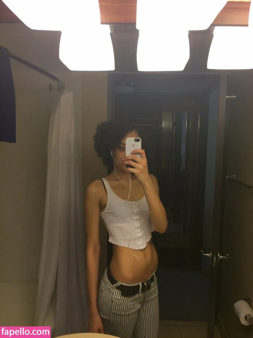 Britne Oldford Onlyfans Photo Gallery 