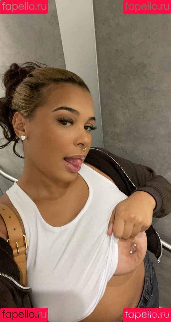 Lazeeza Onlyfans Photo Gallery 