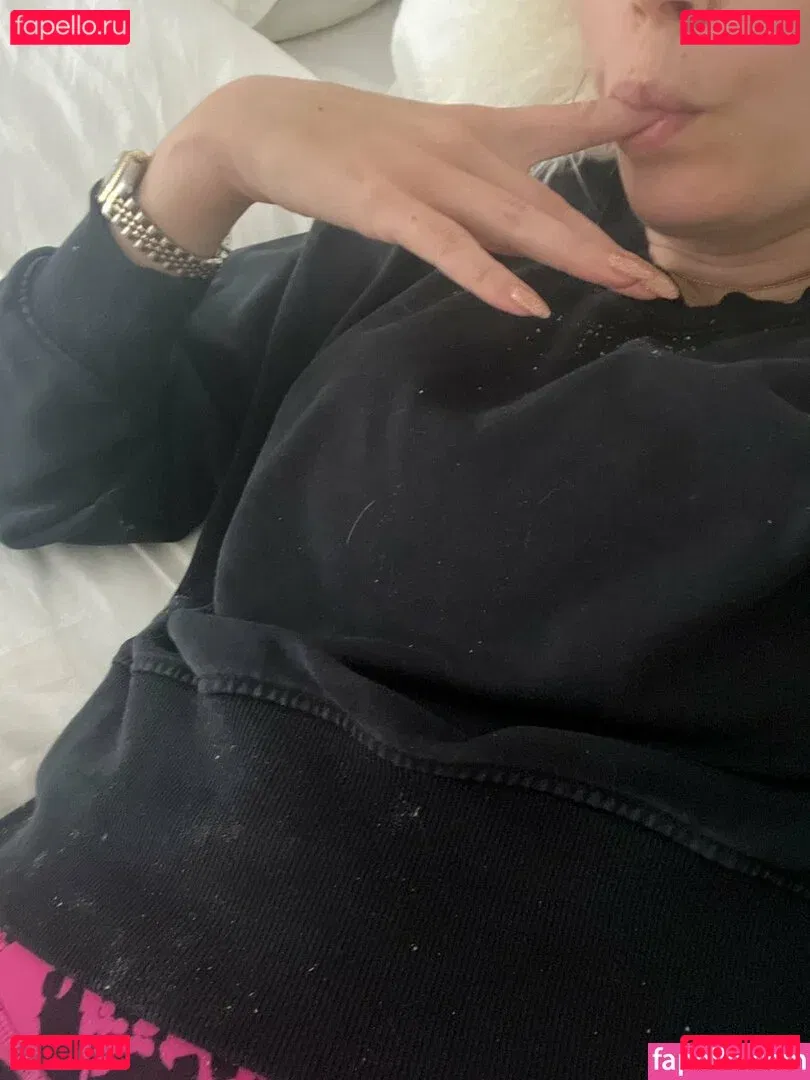 Liminal Mommy Onlyfans Photo Gallery 