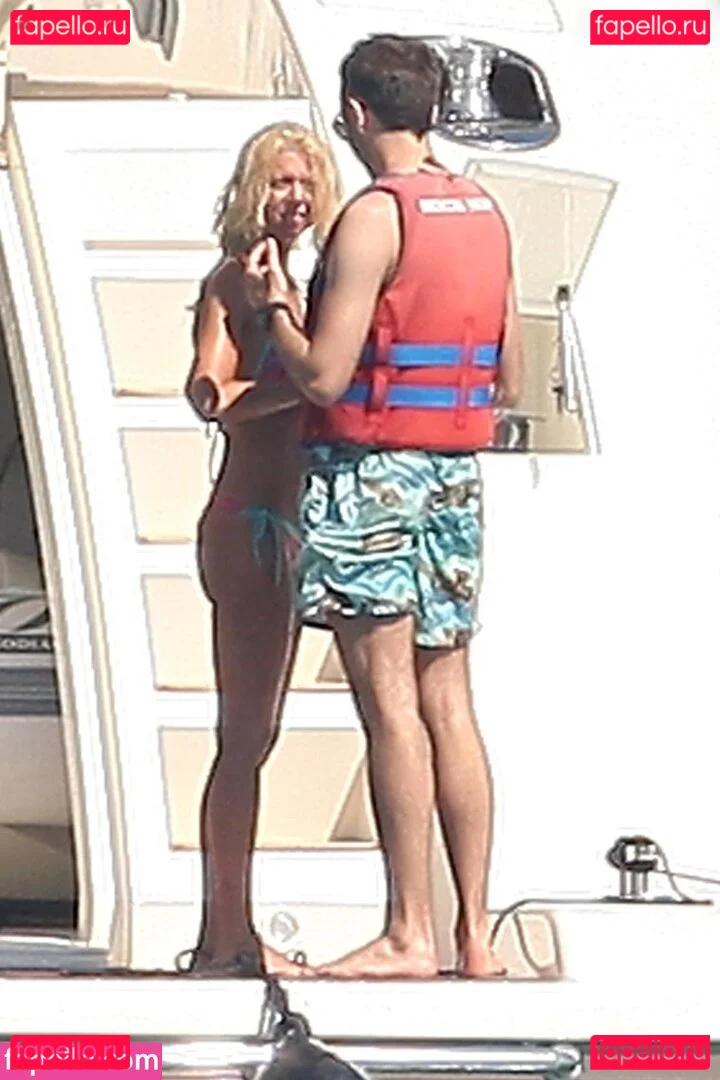 Tara Reid Onlyfans Photo Gallery 