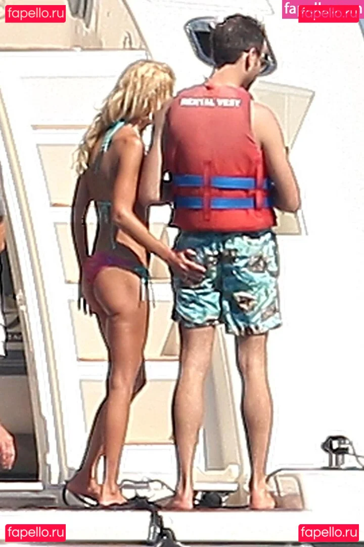 Tara Reid Onlyfans Photo Gallery 