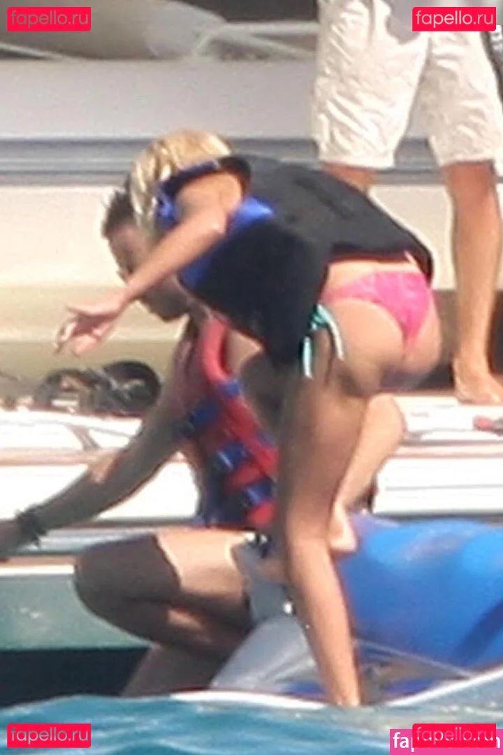 Tara Reid Onlyfans Photo Gallery 