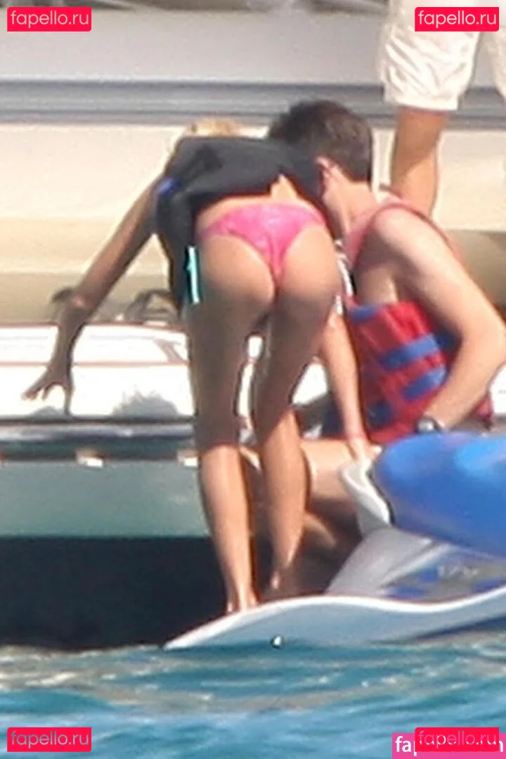 Tara Reid Onlyfans Photo Gallery 