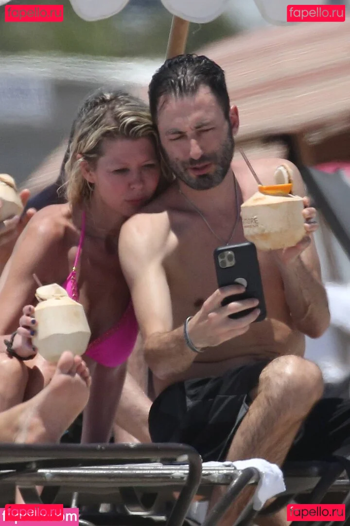 Tara Reid Onlyfans Photo Gallery 