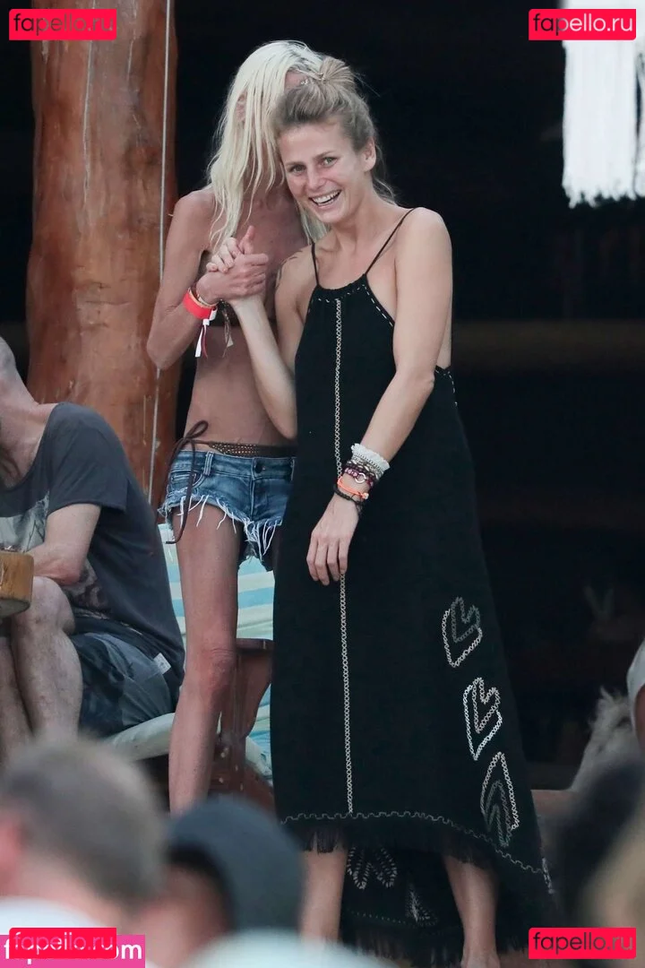 Tara Reid Onlyfans Photo Gallery 