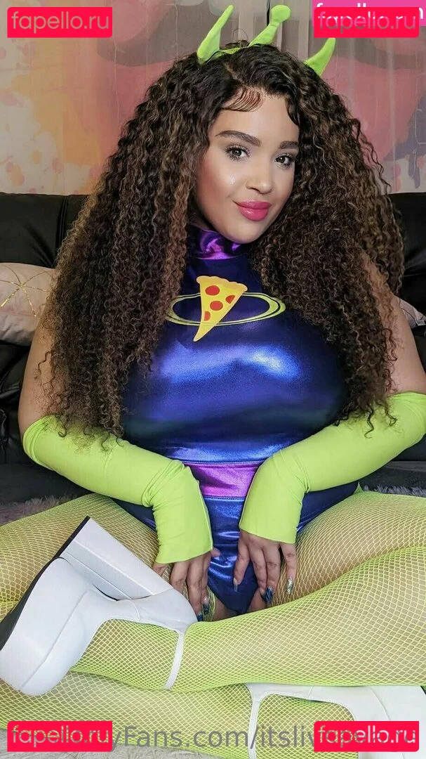 itslivsavage Onlyfans Photo Gallery 