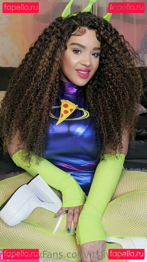 itslivsavage Onlyfans Photo Gallery 