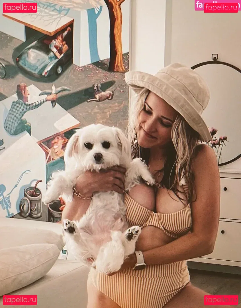 Emily Osment Onlyfans Photo Gallery 