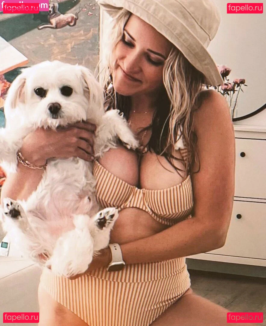 Emily Osment Onlyfans Photo Gallery 