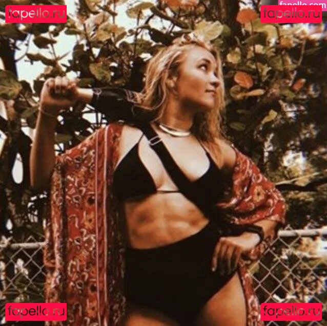 Emily Osment Onlyfans Photo Gallery 