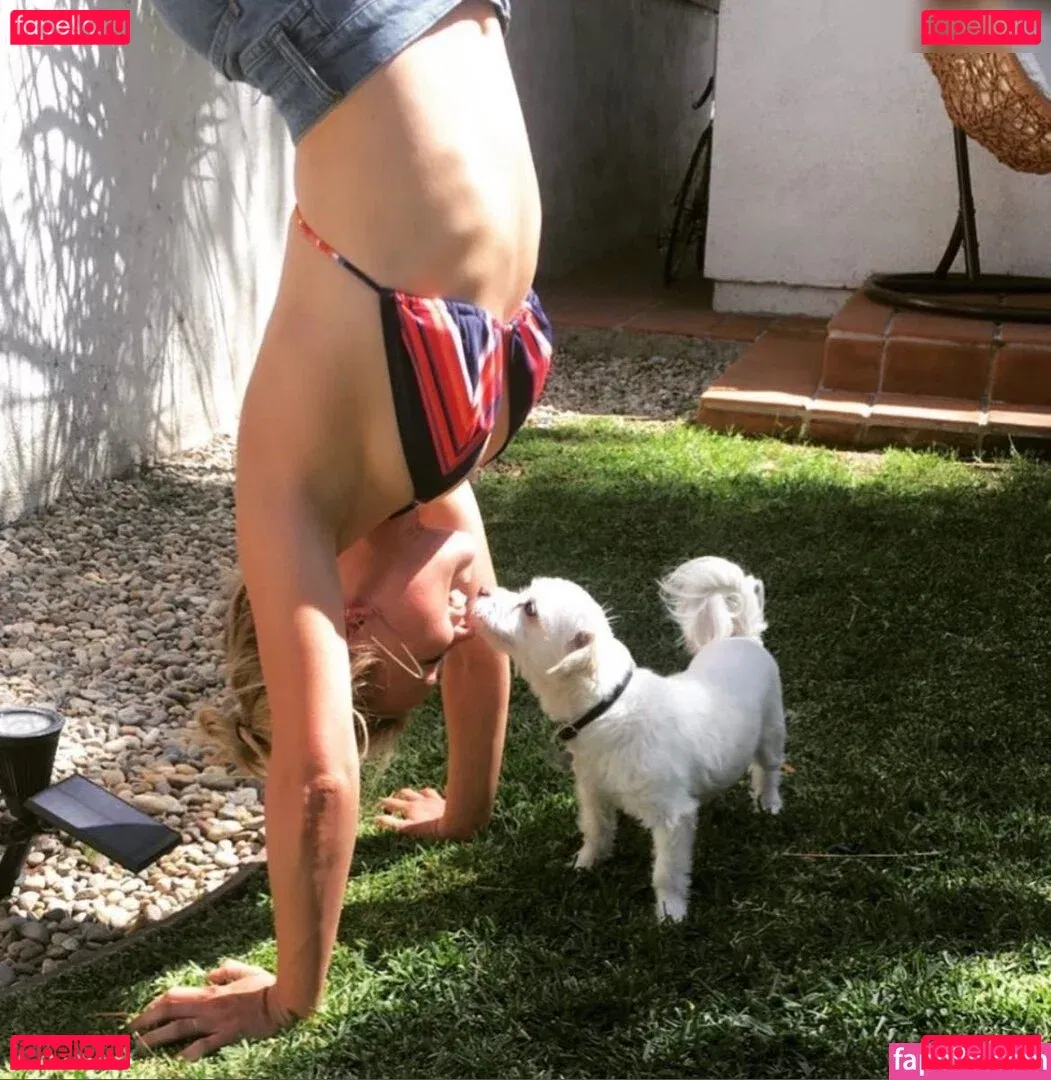 Emily Osment Onlyfans Photo Gallery 