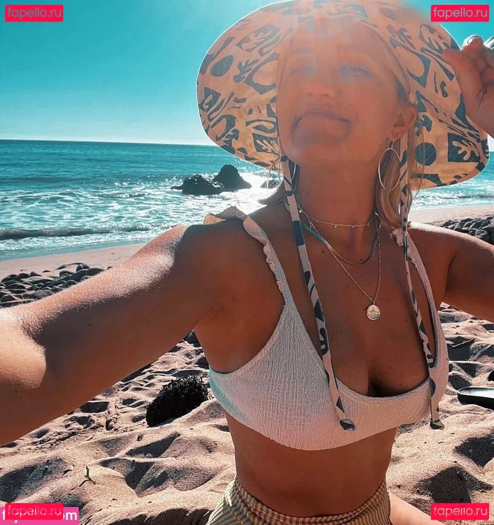 Emily Osment Onlyfans Photo Gallery 