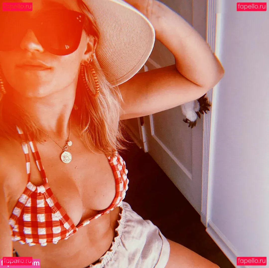 Emily Osment Onlyfans Photo Gallery 