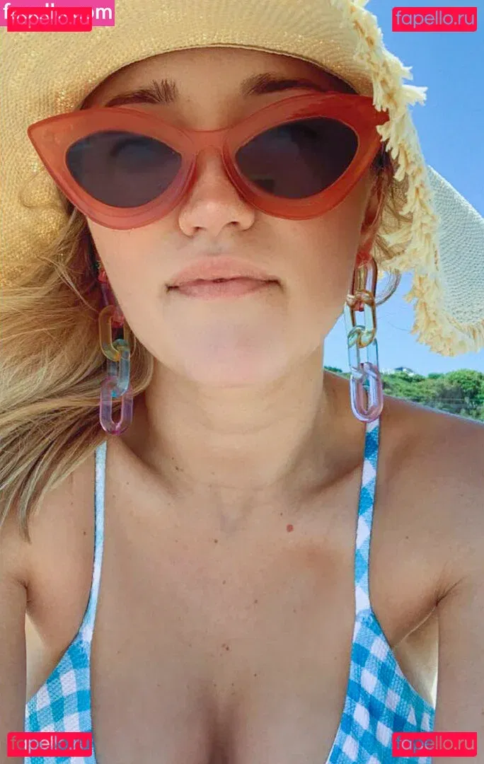 Emily Osment Onlyfans Photo Gallery 