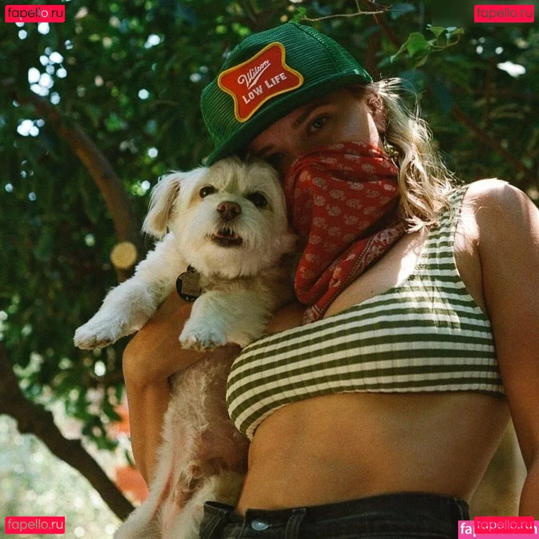 Emily Osment Onlyfans Photo Gallery 