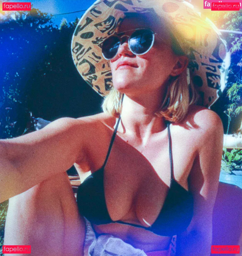 Emily Osment Onlyfans Photo Gallery 