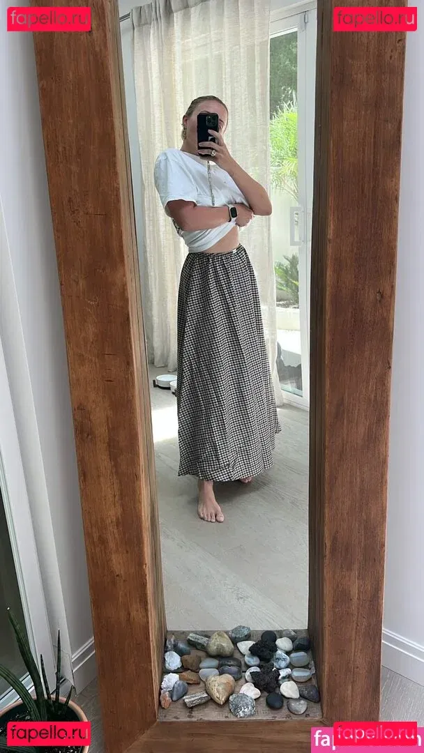 Emily Osment Onlyfans Photo Gallery 