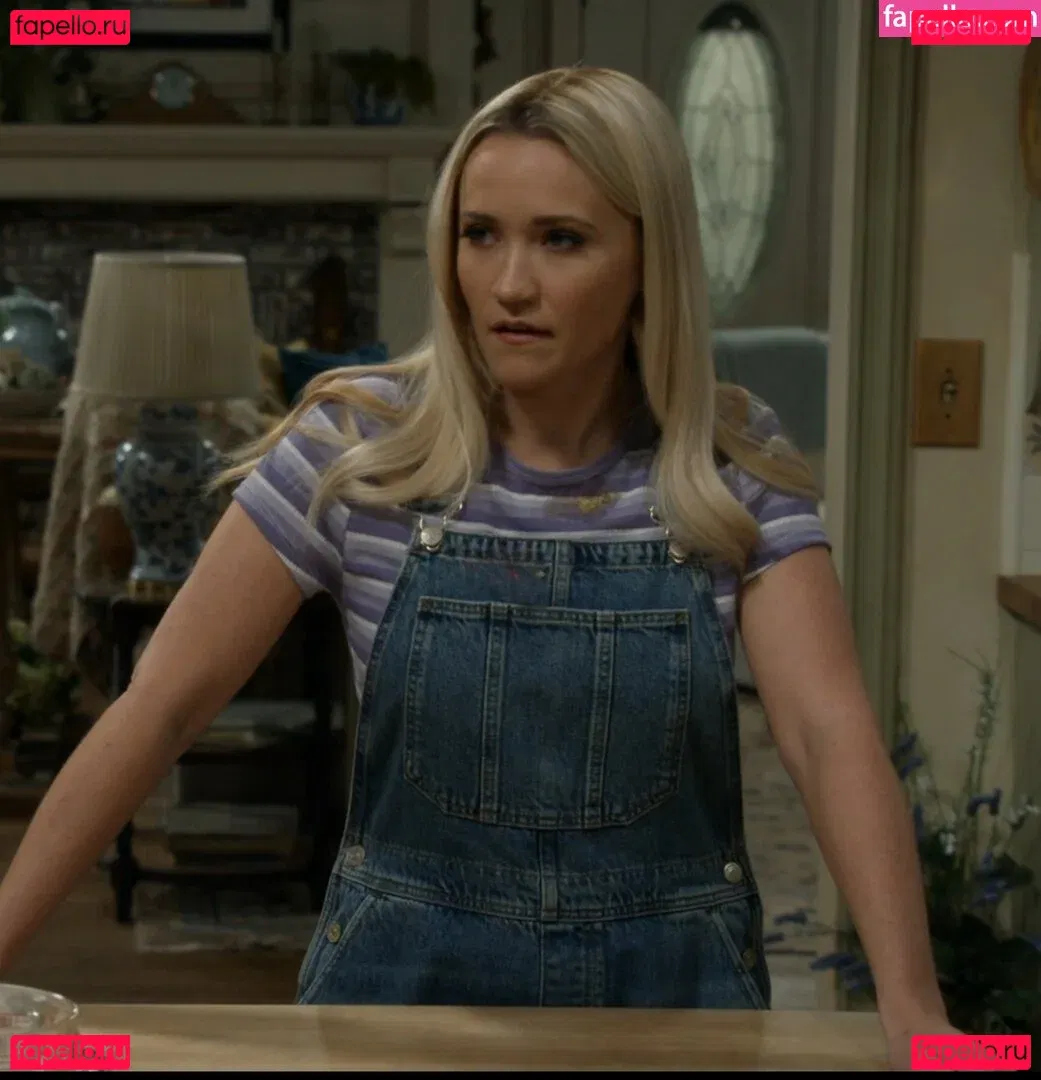 Emily Osment Onlyfans Photo Gallery 