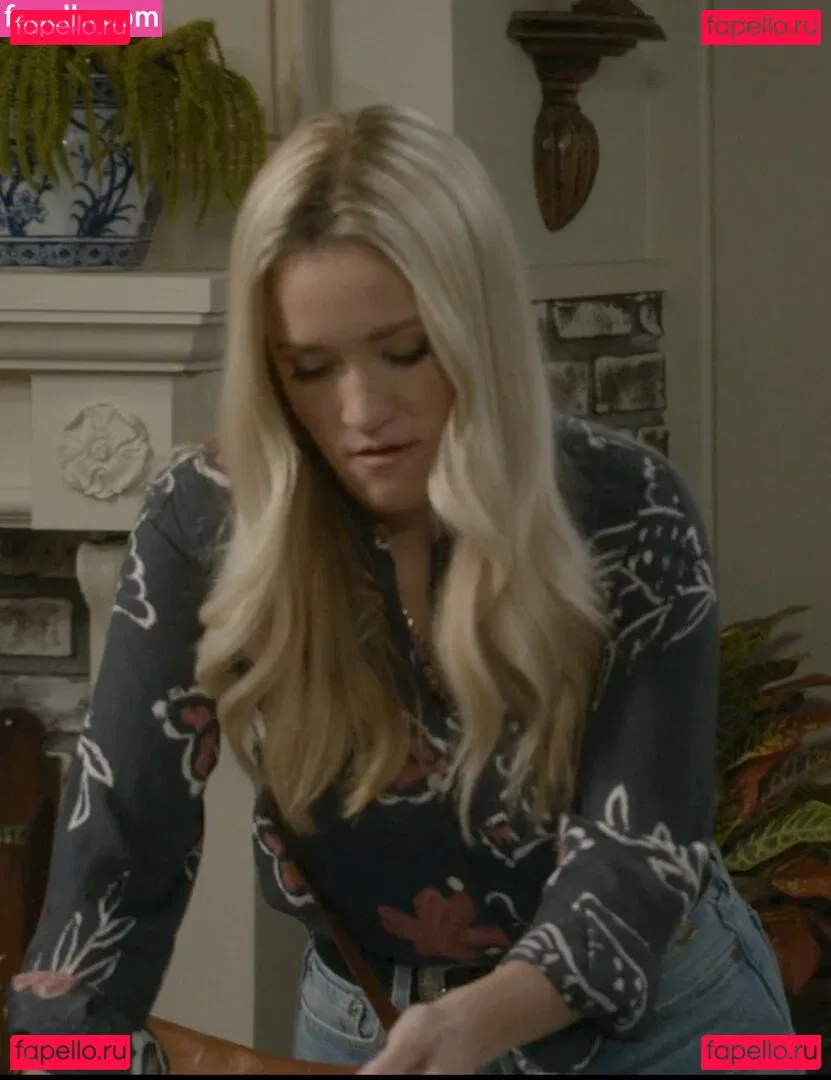 Emily Osment Onlyfans Photo Gallery 