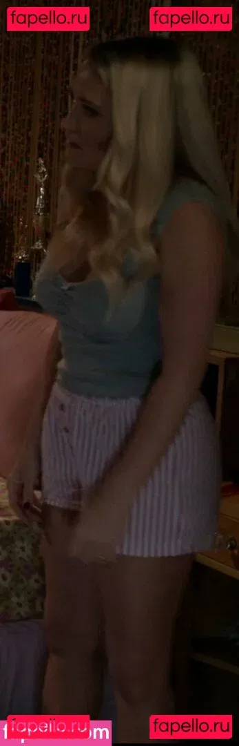 Emily Osment Onlyfans Photo Gallery 