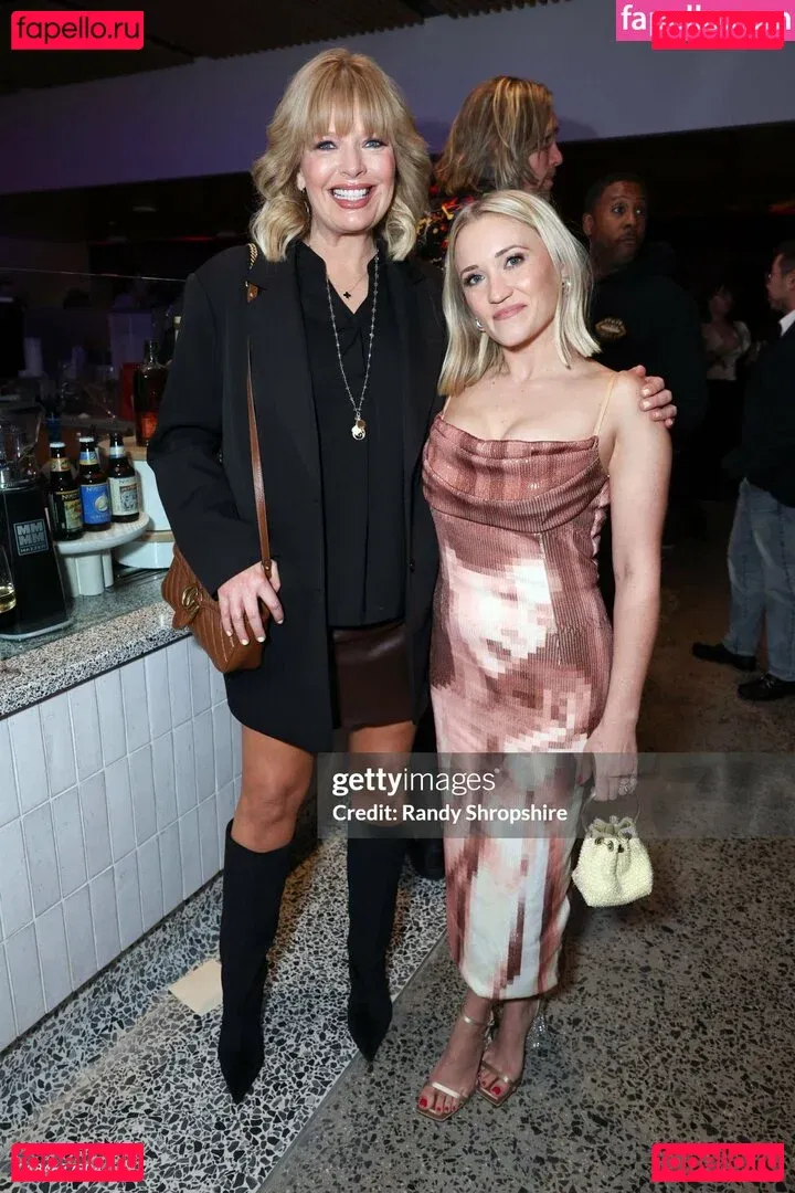 Emily Osment Onlyfans Photo Gallery 