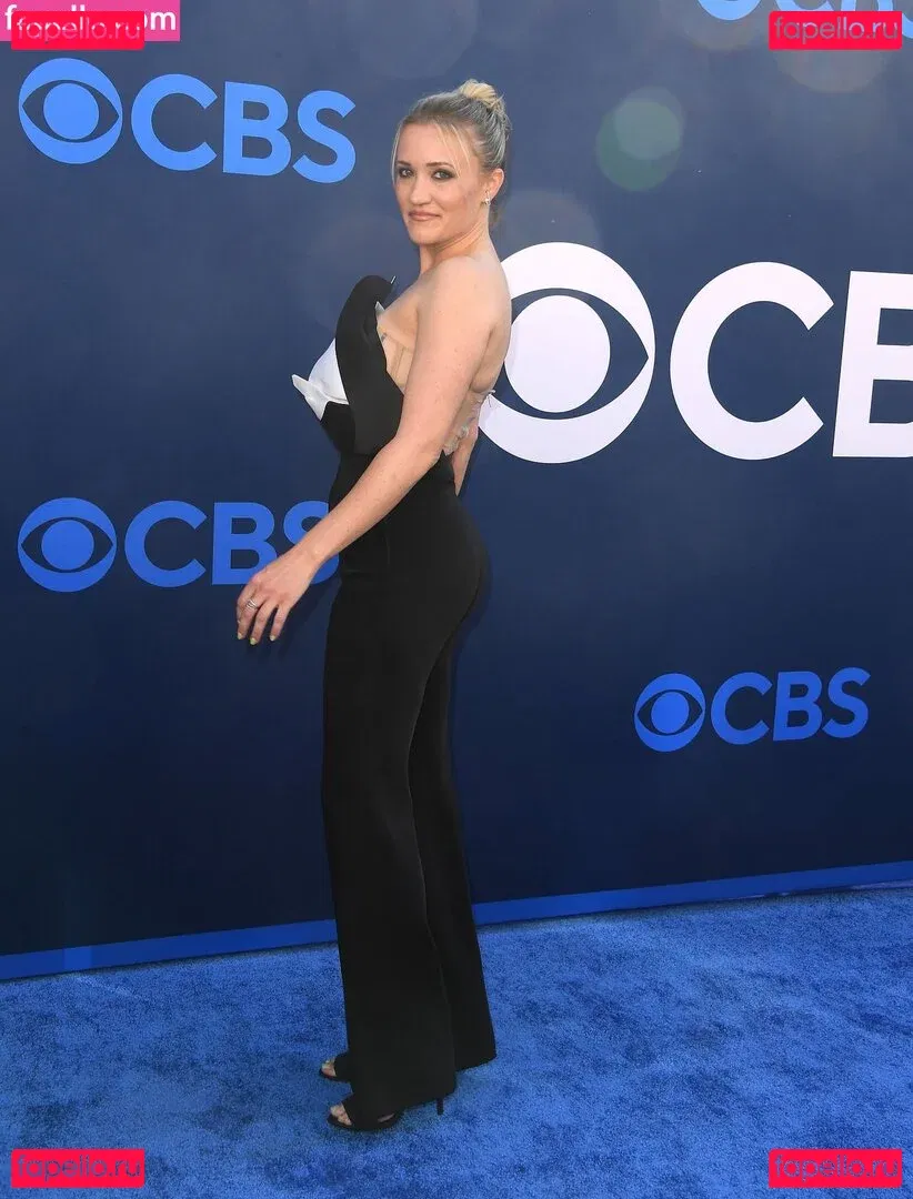 Emily Osment Onlyfans Photo Gallery 