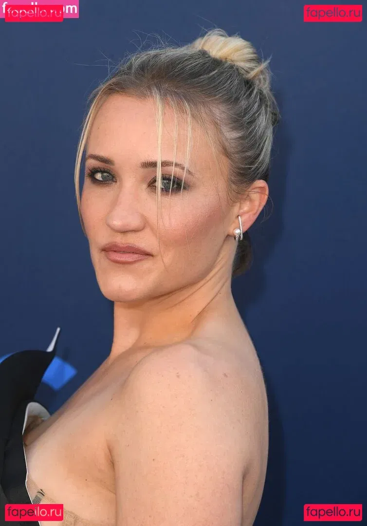Emily Osment Onlyfans Photo Gallery 