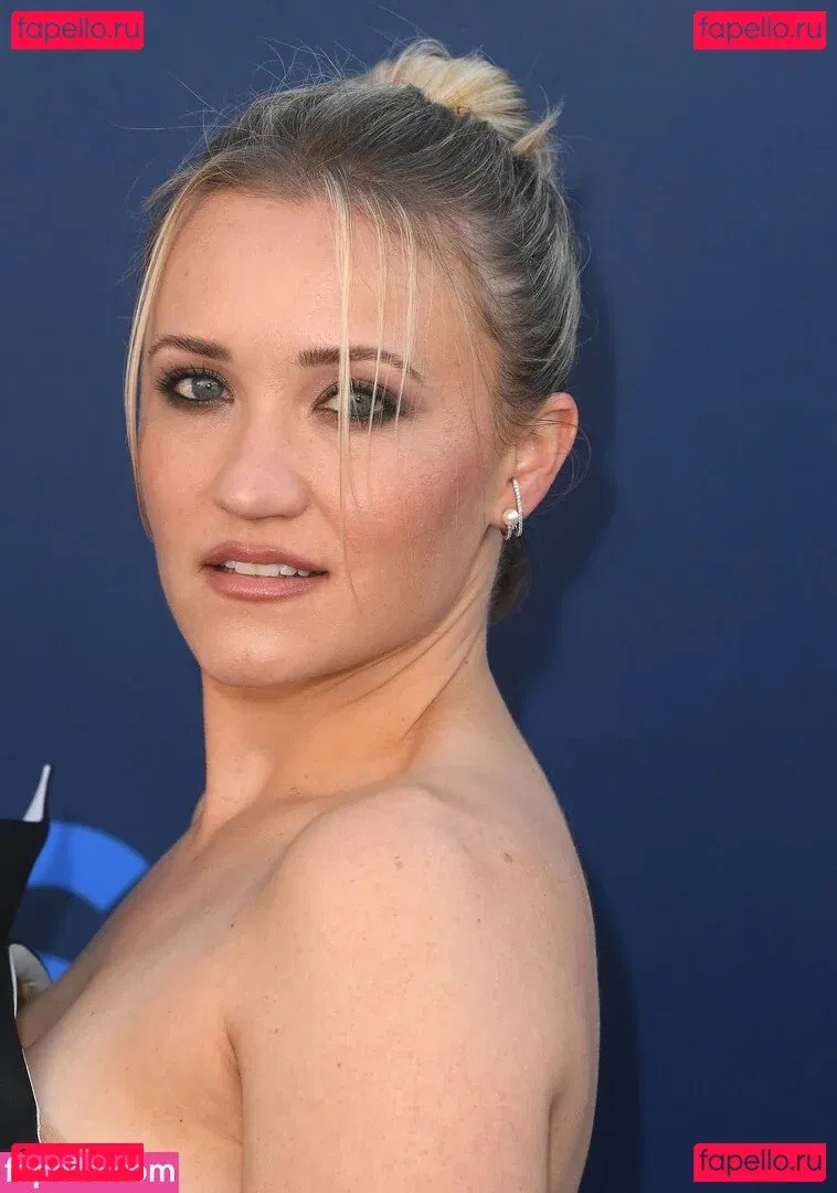 Emily Osment Onlyfans Photo Gallery 