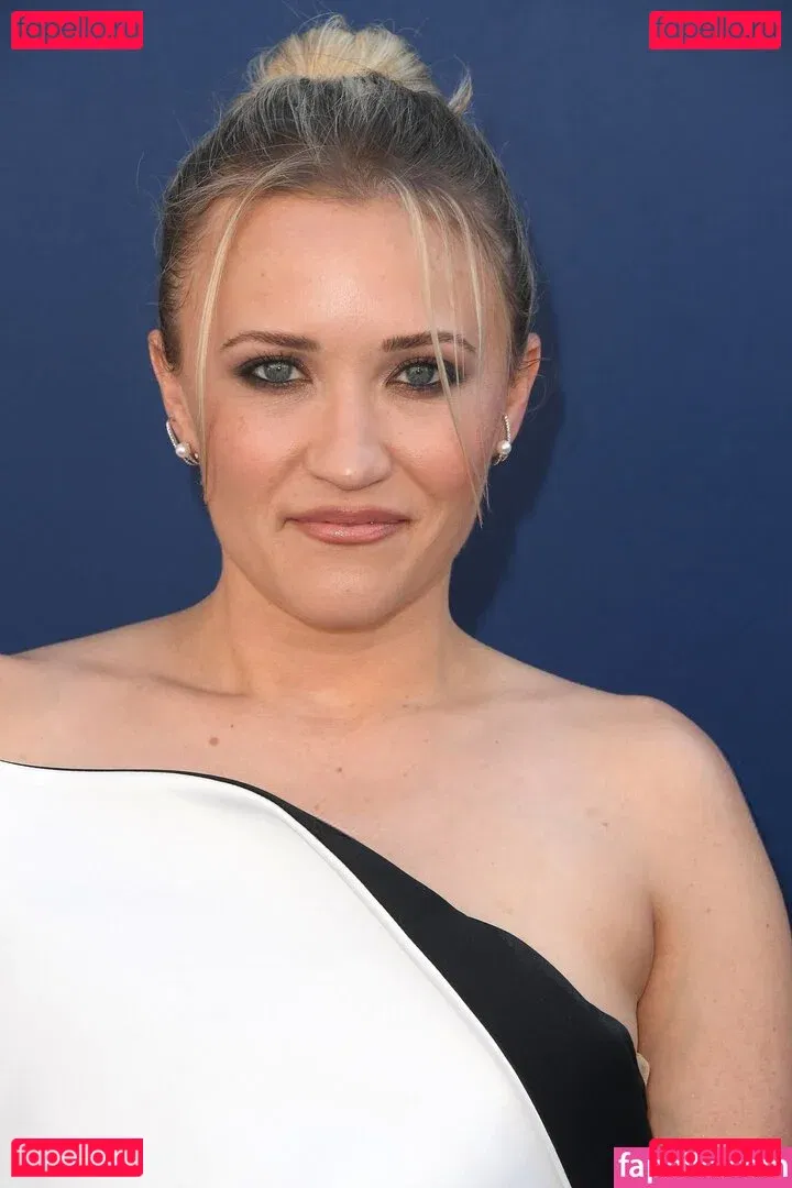 Emily Osment Onlyfans Photo Gallery 