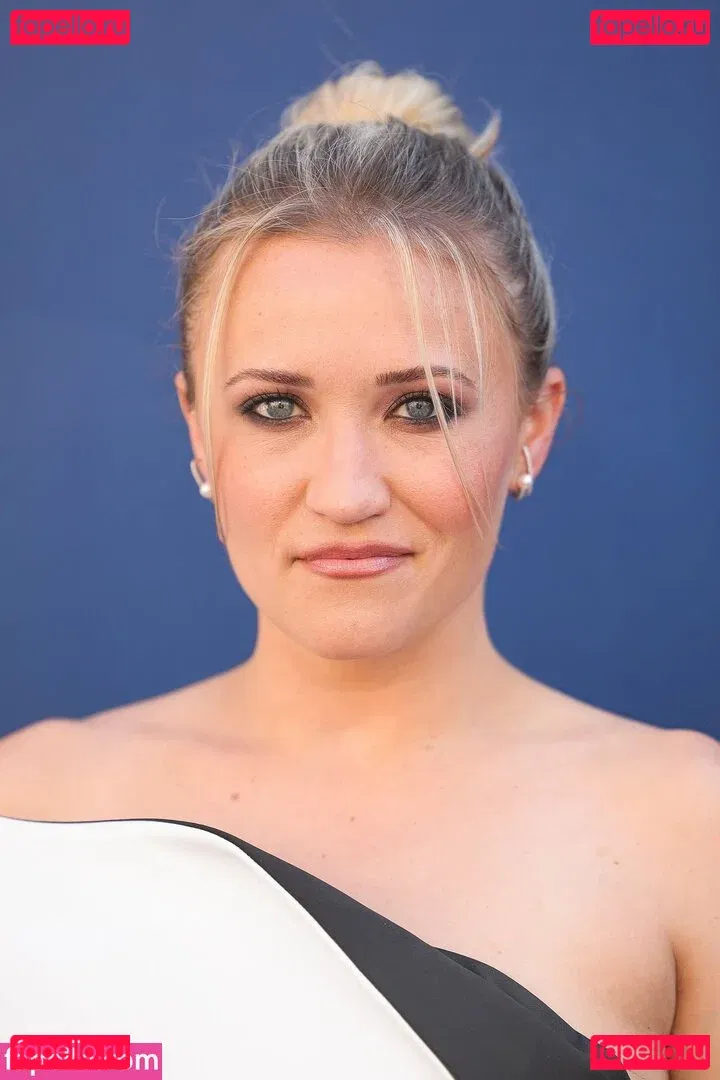 Emily Osment Onlyfans Photo Gallery 