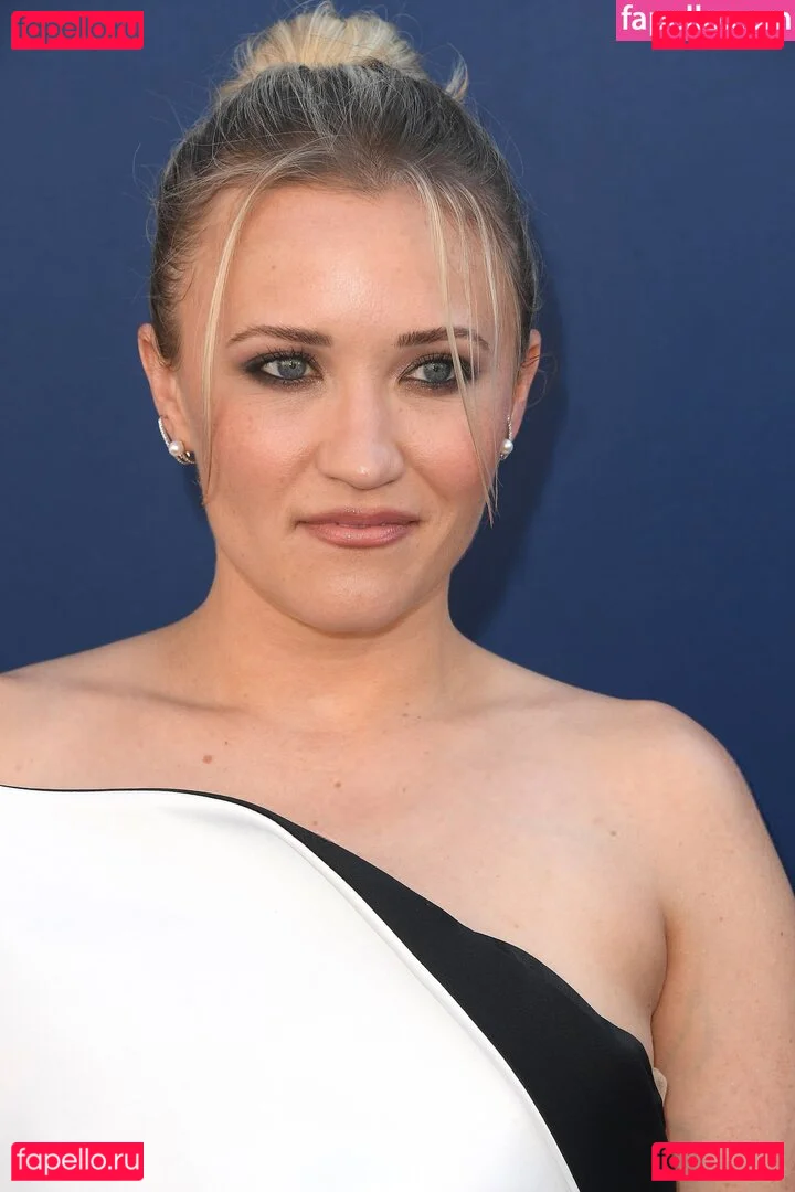 Emily Osment Onlyfans Photo Gallery 