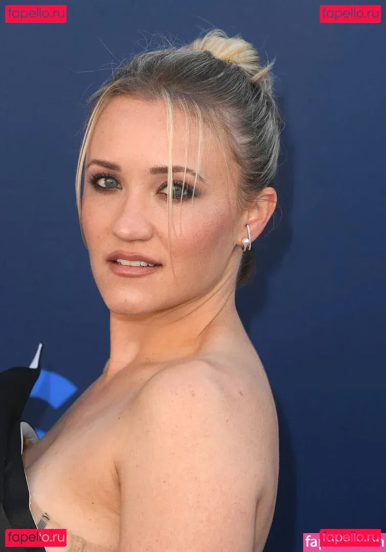 Emily Osment Onlyfans Photo Gallery 