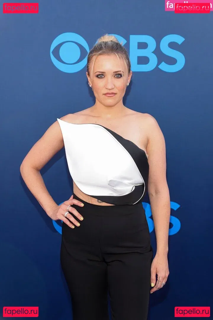 Emily Osment Onlyfans Photo Gallery 