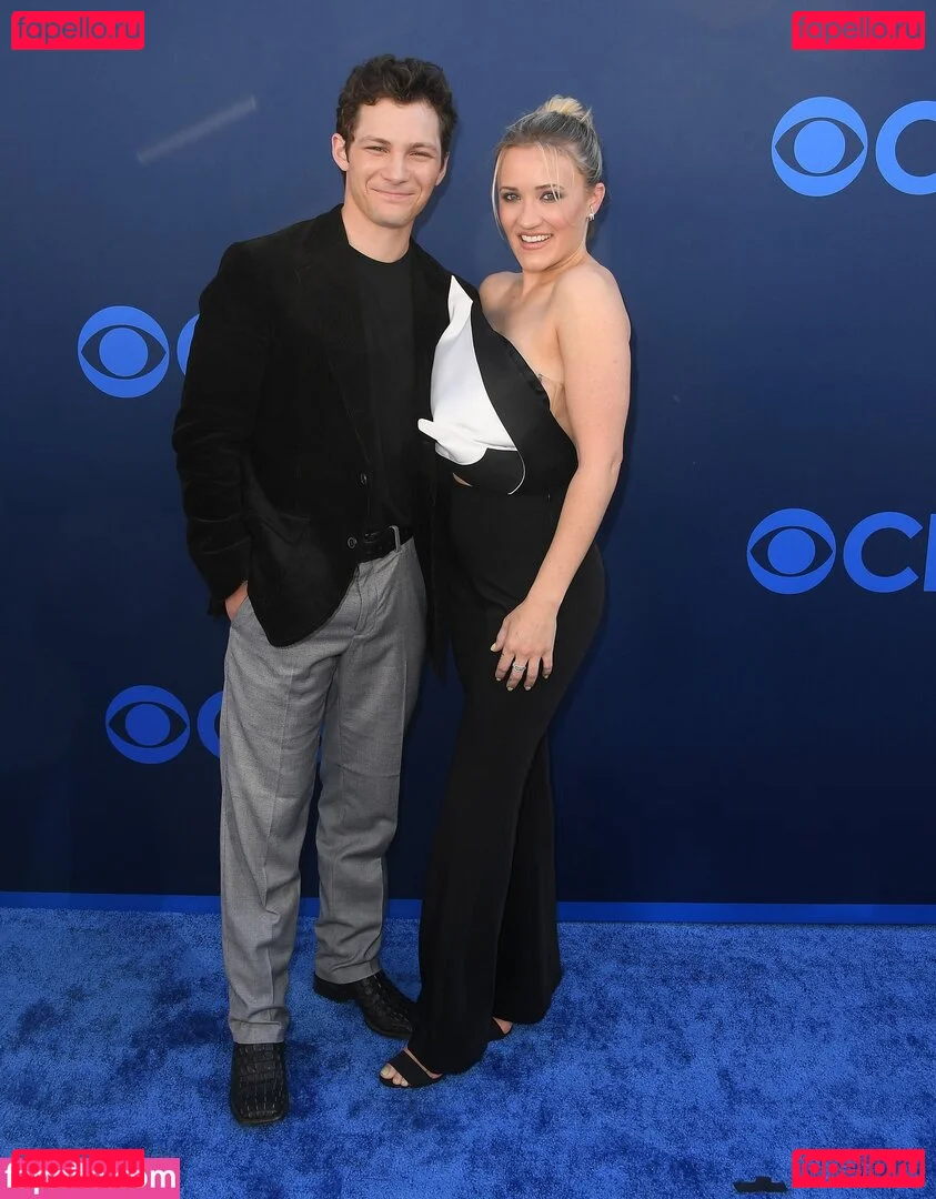 Emily Osment Onlyfans Photo Gallery 