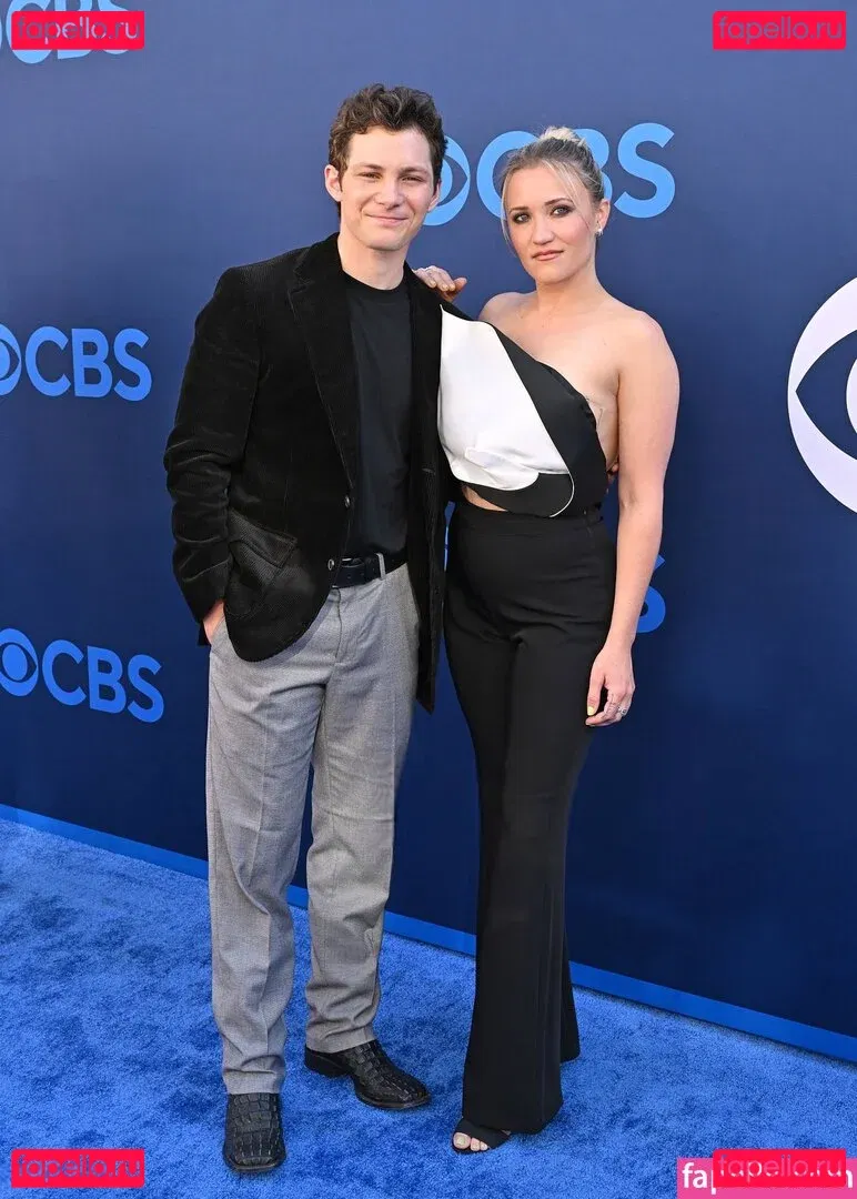 Emily Osment Onlyfans Photo Gallery 