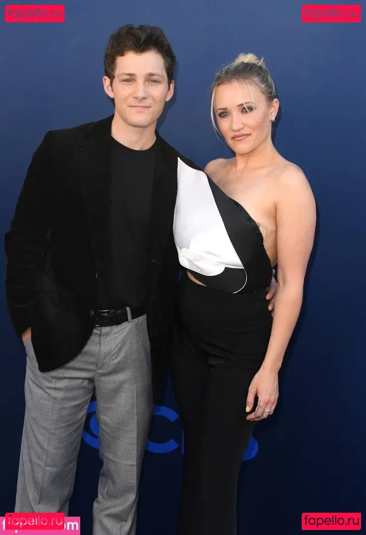 Emily Osment Onlyfans Photo Gallery 