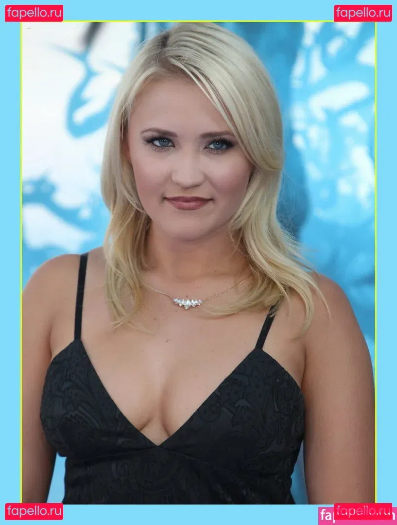 Emily Osment Onlyfans Photo Gallery 