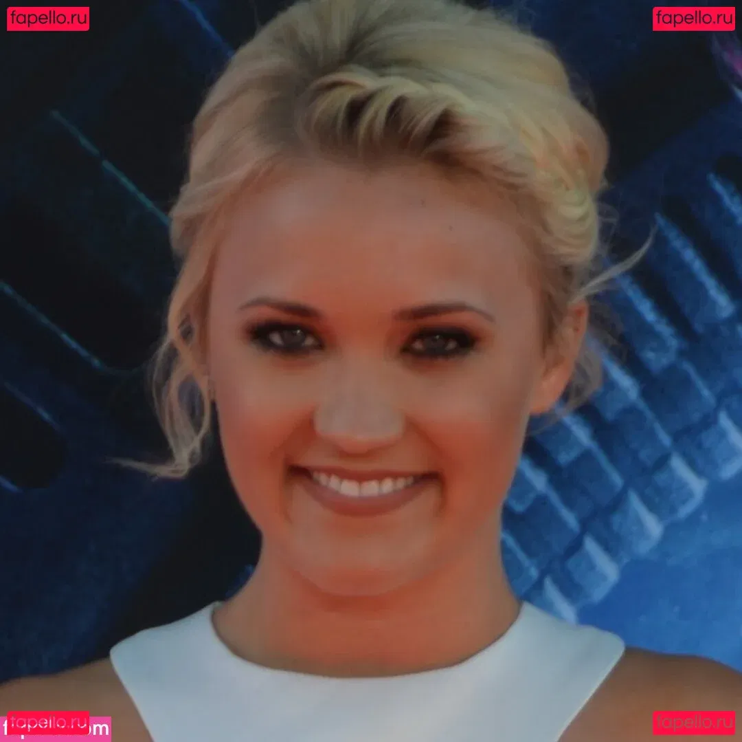 Emily Osment Onlyfans Photo Gallery 