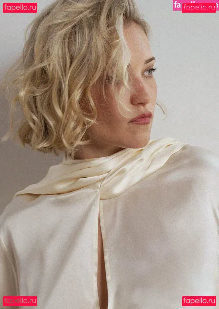 Emily Osment Onlyfans Photo Gallery 