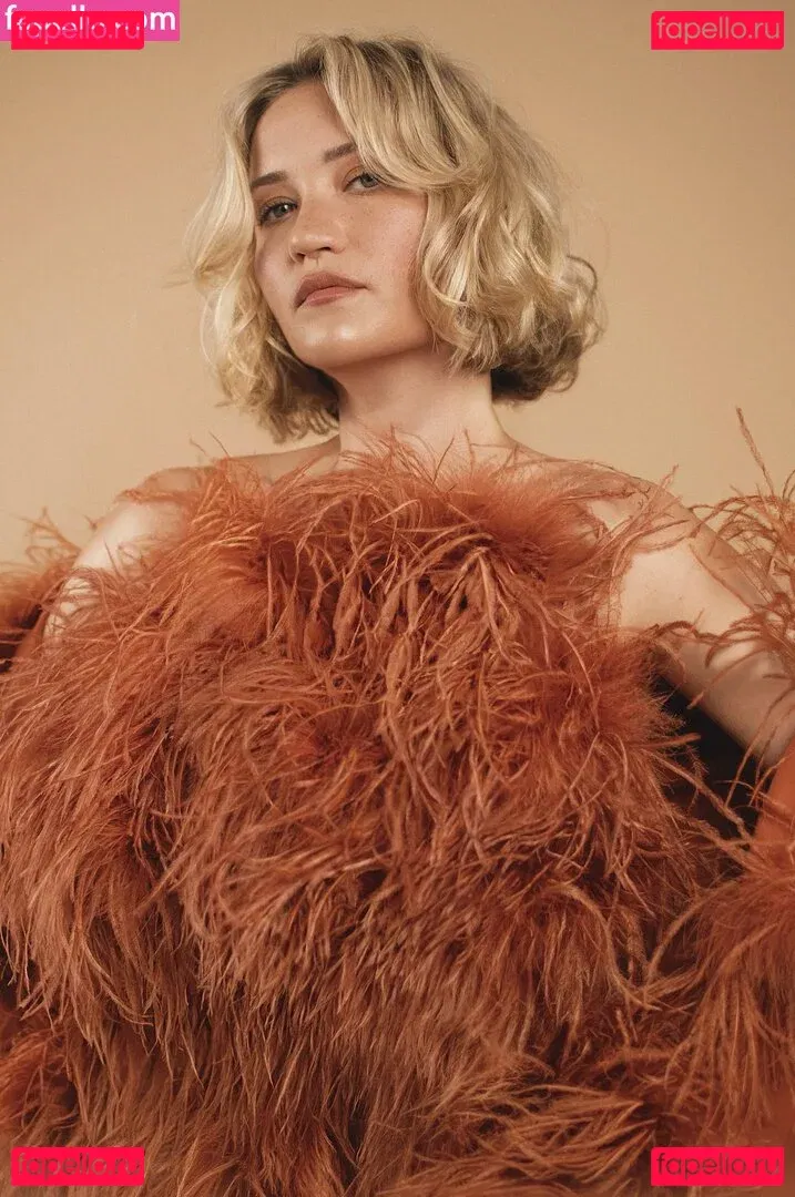 Emily Osment Onlyfans Photo Gallery 