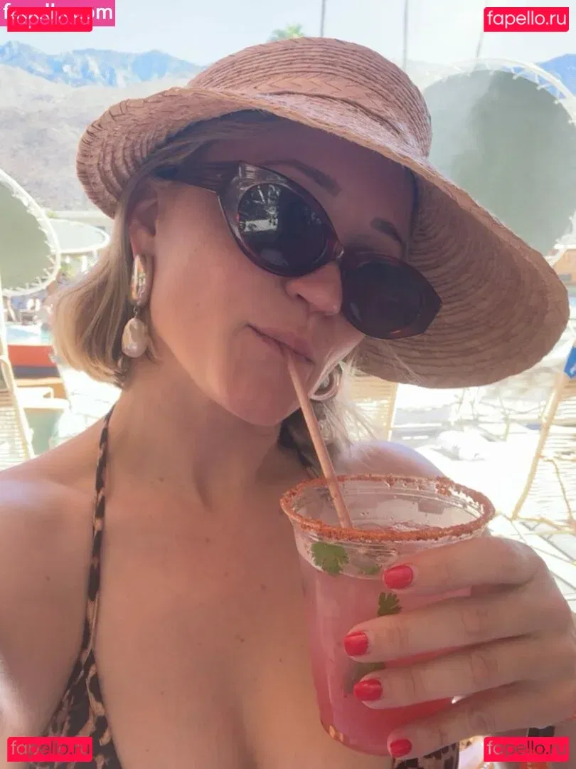 Emily Osment Onlyfans Photo Gallery 