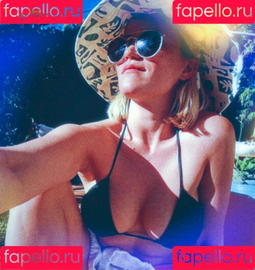 Emily Osment Onlyfans Photo Gallery 